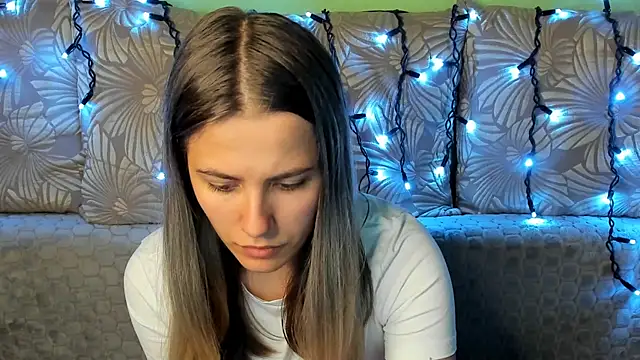 Snapshot of MaggieCake chatting on 10-18-25, 02:03 MaggieCake online show from 10-18-25, 02:03