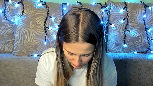 Snapshot of MaggieCake chatting on 10-26-25, 12:27 MaggieCake online show from 10-26-25, 12:27