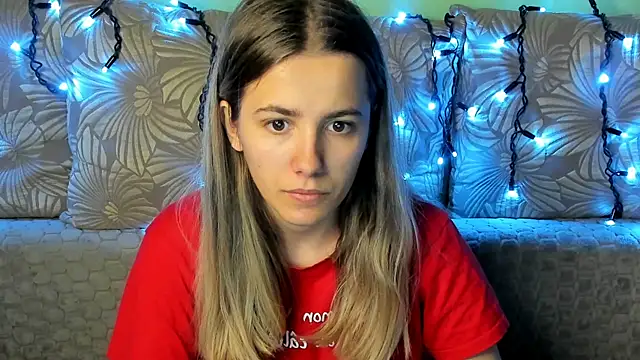 Snapshot of MaggieCake chatting on 10-29-25, 01:30 MaggieCake online show from 10-29-25, 01:30