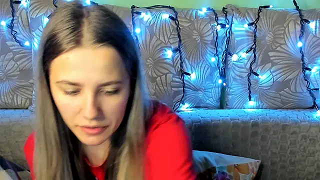 Snapshot of MaggieCake chatting on 10-31-25, 03:40 MaggieCake online show from 10-31-25, 03:40