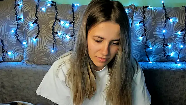 Snapshot of MaggieCake chatting on 11-10-25, 05:17 MaggieCake online show from 11-10-25, 05:17