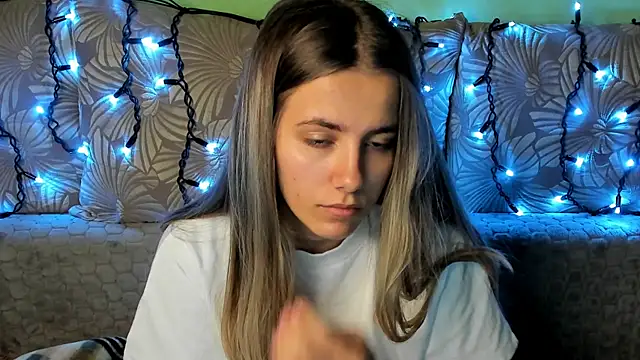 Snapshot of MaggieCake chatting on 11-11-25, 03:39 MaggieCake online show from 11-11-25, 03:39