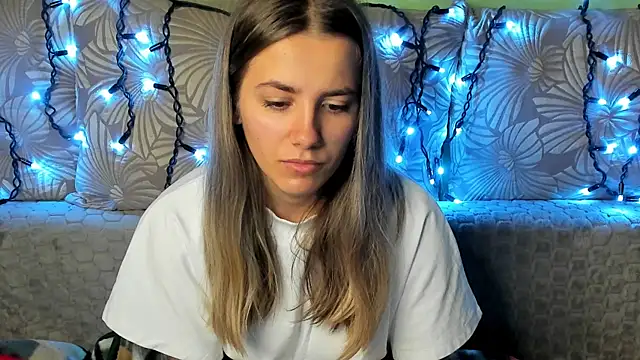 Snapshot of MaggieCake chatting on 11-12-25, 03:51 MaggieCake online show from 11-12-25, 03:51