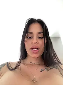 Snapshot of LaraHenao chatting on 02-11-25, 04:13 LaraHenao online show from 02-11-25, 04:13