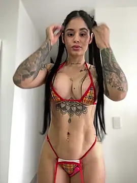 Snapshot of LaraHenao chatting on 02-14-25, 12:36 LaraHenao online show from 02-14-25, 12:36