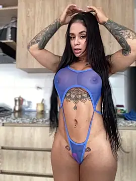 Snapshot of LaraHenao chatting on 11-12-25, 01:33 LaraHenao online show from 11-12-25, 01:33