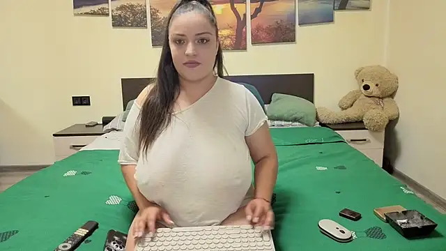 adelline online show from 04-19-26, 08:55