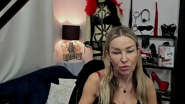 Snapshot of crystaLUX chatting on 12-30-24, 06:42 crystaLUX online show from 12-30-24, 06:42