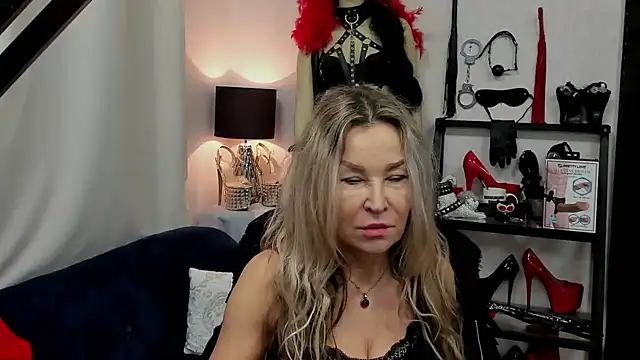 Snapshot of crystaLUX chatting on 01-02-25, 07:12 crystaLUX online show from 01-02-25, 07:12