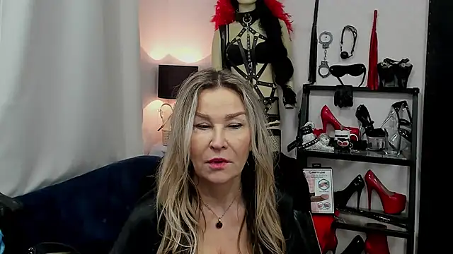 Snapshot of crystaLUX chatting on 01-23-25, 05:45 crystaLUX online show from 01-23-25, 05:45