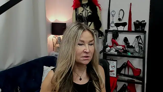 Snapshot of crystaLUX chatting on 01-27-25, 06:30 crystaLUX online show from 01-27-25, 06:30