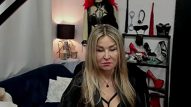 Snapshot of crystaLUX chatting on 01-30-25, 09:04 crystaLUX online show from 01-30-25, 09:04