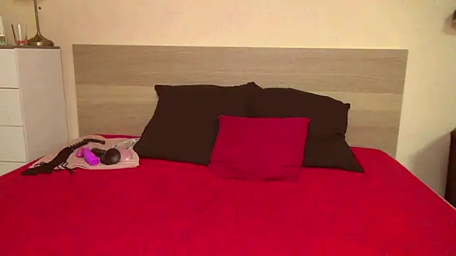 Snapshot of KendraLux chatting on 09-28-25, 11:54 KendraLux online show from 09-28-25, 11:54