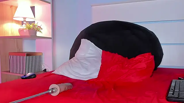 alicialittle online show from 12-28-24, 11:05