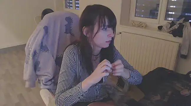 Snapshot of missthon0 chatting on 12-18-24, 04:17 missthon0 online show from 12-18-24, 04:17