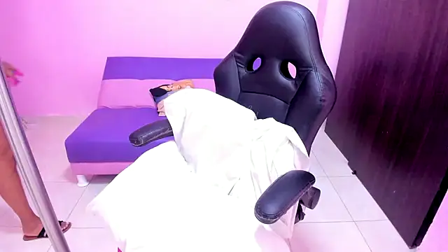 Snapshot of MATURE_WHOR33 chatting on 11-05-25, 12:27 MATURE WHOR33 online show from 11-05-25, 12:27