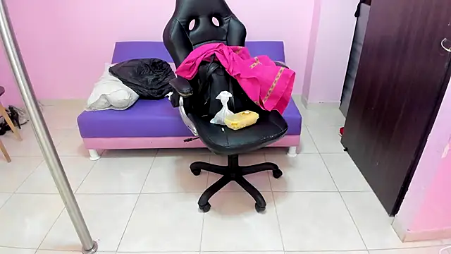 Snapshot of MATURE_WHOR33 chatting on 11-17-25, 11:49 MATURE WHOR33 online show from 11-17-25, 11:49