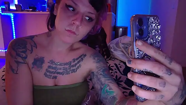 Snapshot of candidcandice chatting on 10-16-25, 02:12 candidcandice online show from 10-16-25, 02:12