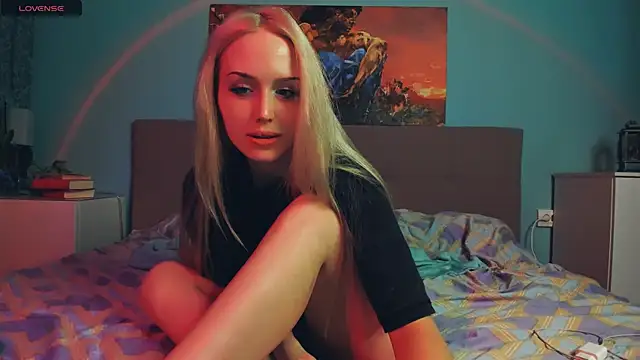 Snapshot of Linda_Roxy chatting on 12-15-24, 12:28 Linda Roxy online show from 12-15-24, 12:28