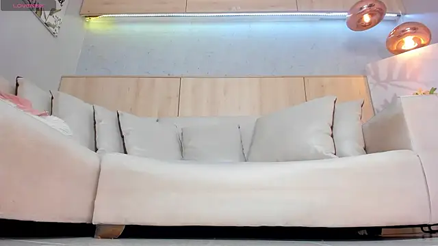 maryevans  online show from 03-06-25, 12:09