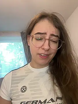 Snapshot of eleonoree chatting on 06-25-26, 03:38 eleonoree online show from 06-25-26, 03:38