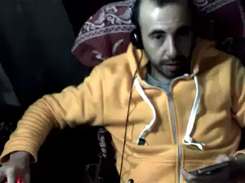 Snapshot of big_heart chatting on 02-26-25, 07:42 big heart online show from 02-26-25, 07:42