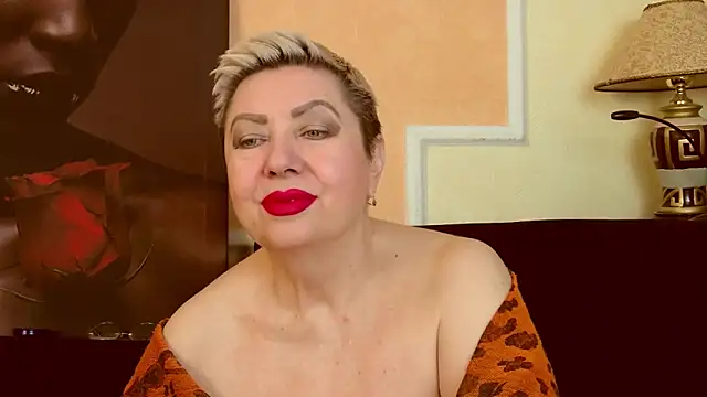 Snapshot of LadyPosh chatting on 06-05-26, 08:03 LadyPosh online show from 06-05-26, 08:03