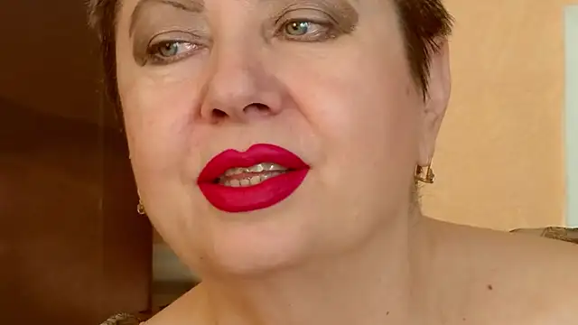 Snapshot of LadyPosh chatting on 06-25-26, 09:30 LadyPosh online show from 06-25-26, 09:30
