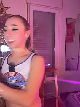 Snapshot of Littlebunny21 chatting on 01-07-26, 12:24 Littlebunny21 online show from 01-07-26, 12:24