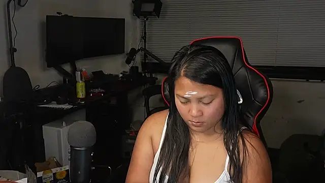 Snapshot of Bubbleliyah chatting on 10-28-25, 12:47 Bubbleliyah online show from 10-28-25, 12:47