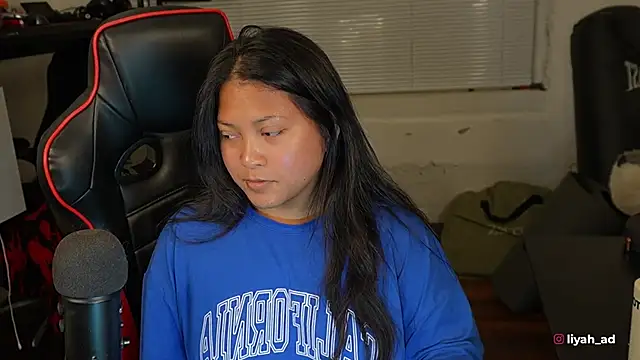 Snapshot of Bubbleliyah chatting on 11-19-25, 03:06 Bubbleliyah online show from 11-19-25, 03:06