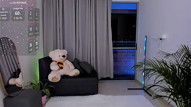 roxie gates  online show from 01-31-25, 03:20