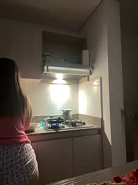 roxie gates  online show from 02-02-25, 06:58