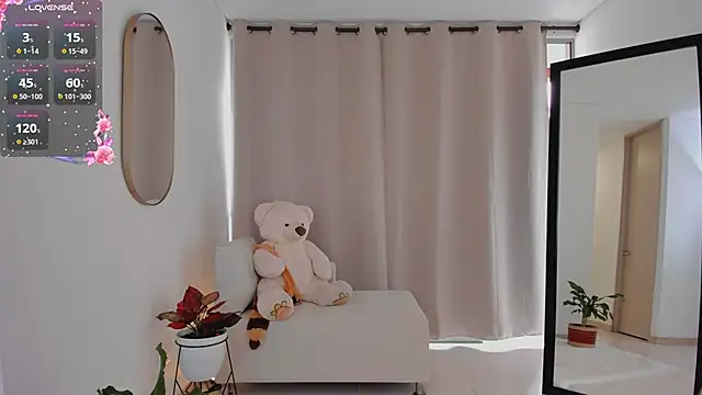 roxie gates  online show from 09-19-25, 04:51