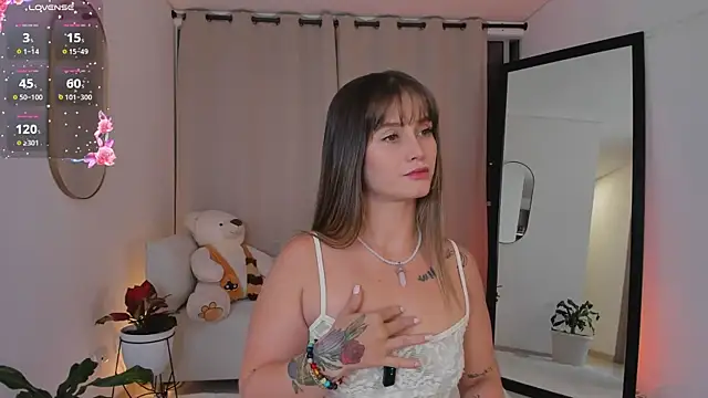 roxie gates  online show from 10-28-25, 02:15