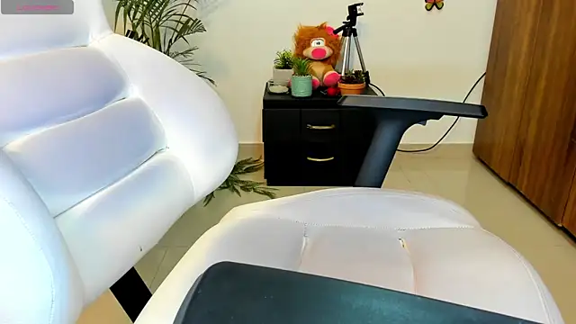 Snapshot of darsha_sahu chatting on 02-25-25, 05:19 darsha sahu online show from 02-25-25, 05:19