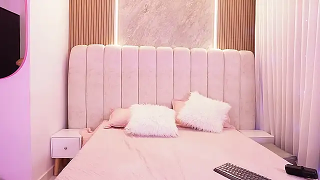 emyli sw  online show from 03-23-26, 03:54