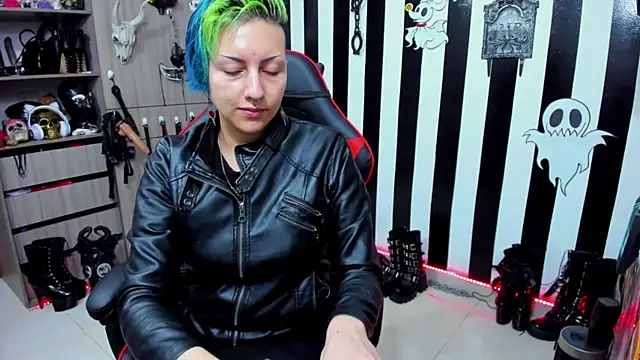 Snapshot of Mistress_Yelena chatting on 12-02-24, 04:42 Mistress Yelena online show from 12-02-24, 04:42