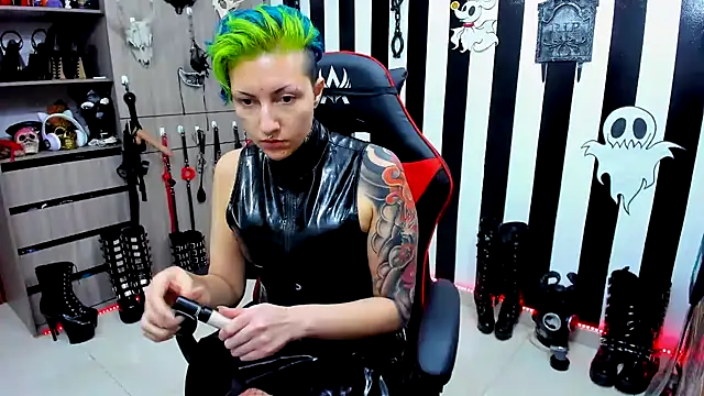 Snapshot of Mistress_Yelena chatting on 12-07-24, 08:27 Mistress Yelena online show from 12-07-24, 08:27