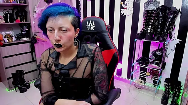 Snapshot of Mistress_Yelena chatting on 03-06-25, 12:00 Mistress Yelena online show from 03-06-25, 12:00