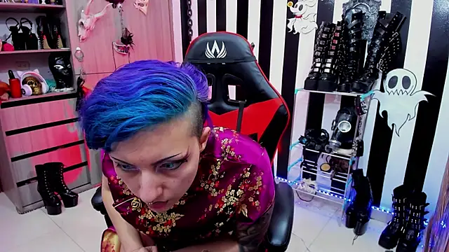 Snapshot of Mistress_Yelena chatting on 03-20-25, 11:45 Mistress Yelena online show from 03-20-25, 11:45