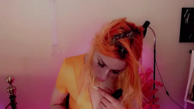 Snapshot of AnnieGOld_ chatting on 12-28-24, 02:11 AnnieGOld online show from 12-28-24, 02:11