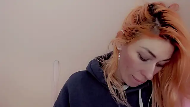 Snapshot of AnnieGOld_ chatting on 01-06-25, 09:19 AnnieGOld online show from 01-06-25, 09:19