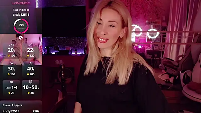 Snapshot of AnnieGOld_ chatting on 10-04-25, 11:25 AnnieGOld online show from 10-04-25, 11:25