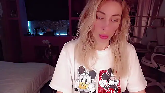 Snapshot of AnnieGOld_ chatting on 10-26-25, 11:42 AnnieGOld online show from 10-26-25, 11:42