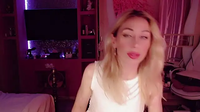 Snapshot of AnnieGOld_ chatting on 11-15-25, 11:32 AnnieGOld online show from 11-15-25, 11:32