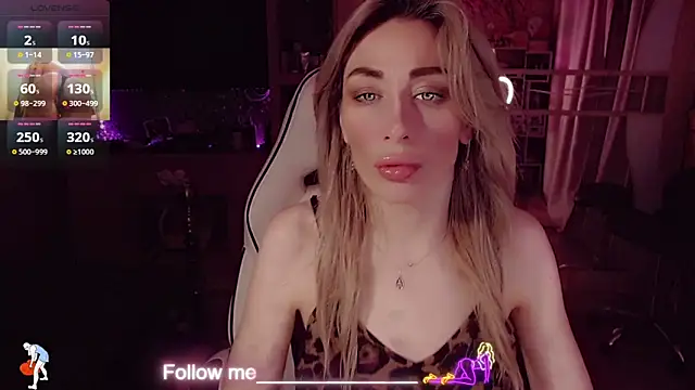 Snapshot of AnnieGOld_ chatting on 04-26-26, 05:32 AnnieGOld online show from 04-26-26, 05:32