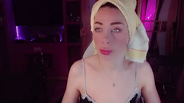 Snapshot of AnnieGOld_ chatting on 05-09-26, 10:37 AnnieGOld online show from 05-09-26, 10:37