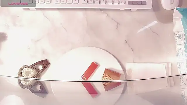 Snapshot of AnnieGOld_ chatting on 05-12-26, 02:30 AnnieGOld online show from 05-12-26, 02:30