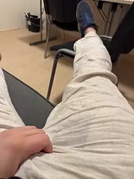 adam123456654321 online show from 11-26-25, 02:29